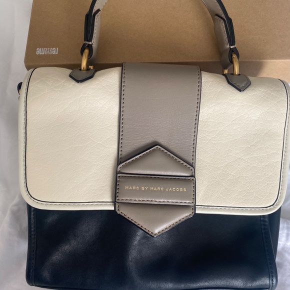 NWOT MARC by Marc Jacobs Flipping Out Small Satchel Top Handle Crossbody - Picture 6 of 12